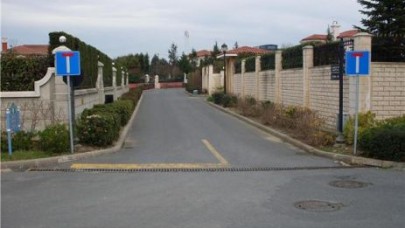 Devletin tabelası çalındı.