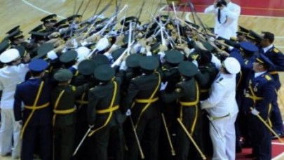 Törenle diploma aldılar