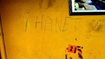 Eşini öldürdü, duvara ihanet yazdı