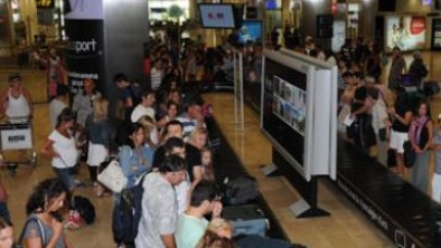 Atatürk Havalimanı'nda dönüş yoğunluğu