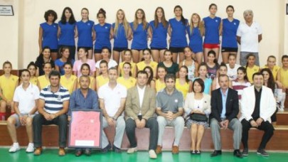 CHP Beylikdüzü’nden voleybolculara destek