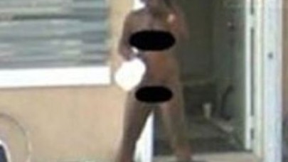 Çıplak kadın Google'a girdi!