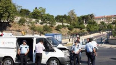 Para dolu araç kaza yaptı