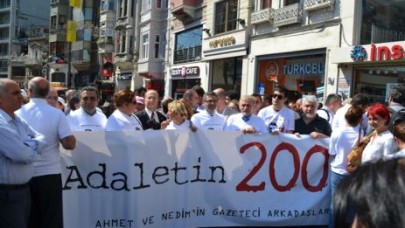 Ahmet Şık ve Nedim Şener'in arkadaşları  “Adaletin iki yüzü 'ü“ için yürüdü.