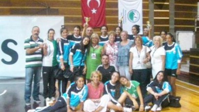 Kız Voleybol Takımı gururlandırdı
