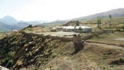 Öğretmenleri kalkan yaptılar