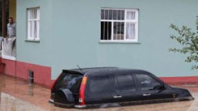 'Uyanmamla suyun camı kırıp içeri girmesi bir oldu'