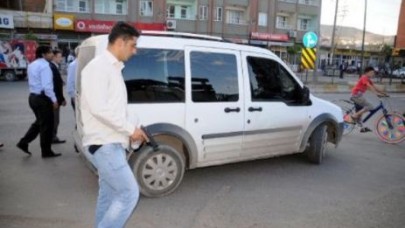 Cizre'de polis aracına saldırı