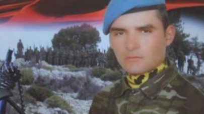 Sırtında çalılarla geldi