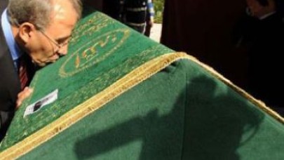 Hikmet Bila toprağa verildi