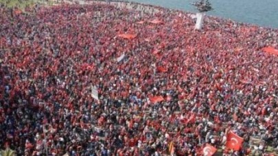 Türkiye şehitleri için yürüdü