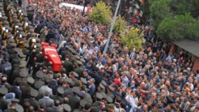 Şehit er doğum gününde toprağa verildi