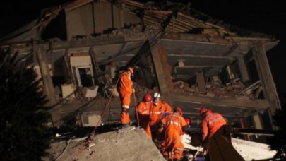 Hamile kadın ve çocukları 35 saat sonra kurtarıldı