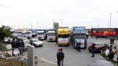 VAN’A 50 TIR DOLUSU YARDIM GÖNDERİLDİ