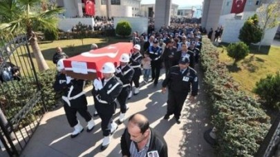 Osmaniye şehitlerini uğruladı