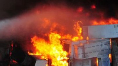 Fabrika küle döndü