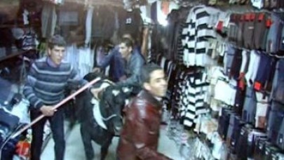 Kızgın boğa mağazaya daldı