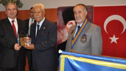 Rotaryenlerden Sezgin'e Üstün Hizmet Ödülü