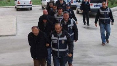 Kızlarına tecavüz edip pazarladı