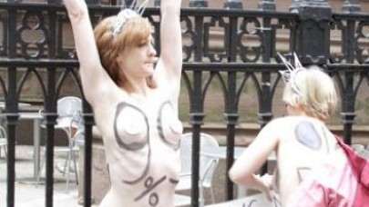 FEMEN New York'ta soyundu