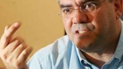 Bedelli bekliyorduk.