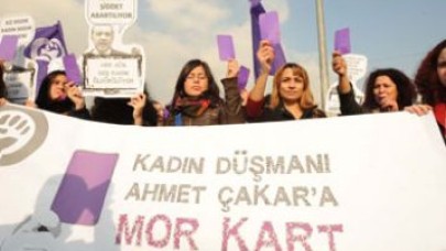 Kadınlardan Ahmet Çakar'a mor kart