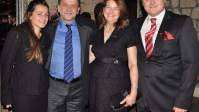 Işıklar çocuklarını hangi paralarla okutuyo?