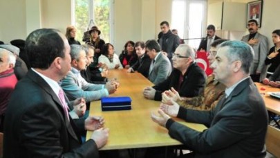 Gürpınar Cem Evi aşure dağıtımına yoğun katılım