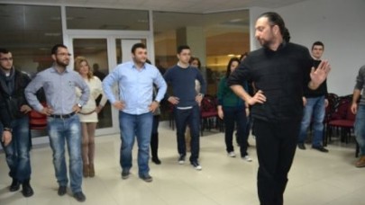 DANS ET RİTMİ HİSSET