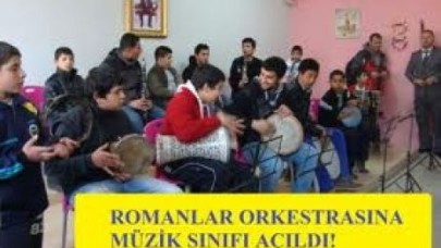 ROMAN ÇOCUKLARA MÜZİK SINIFI!