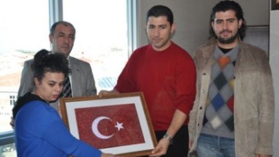 “Türk Bayrağına değer biçilemez”