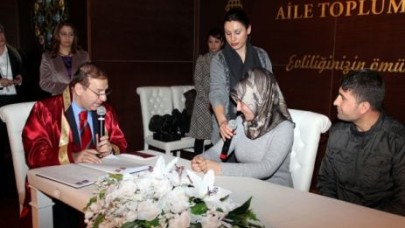 Esenyurt’ta depremzede çiftlere nikah kıyıldı
