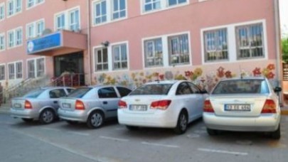 Okul bahçelerinde otopark uygulamasına son verildi