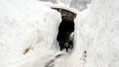 Türkiye Yollarda Kaldı