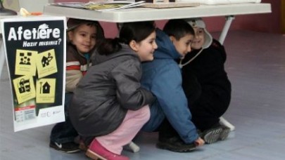 Miniklere deprem eğitimi