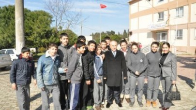 Akgün'den okul ziyaretlerine devam