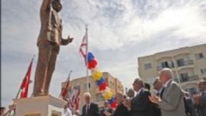 Ecevit Heykeli Avcılar 'a Dikilecek