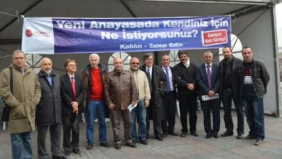 Aydınlar anayasa çadırını ziyaret etti