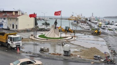 Atatürk meydanı düzenleme çalışmaları sürüyor