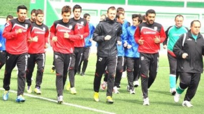 KELMENT MÜCADELEDEN MEMNUN