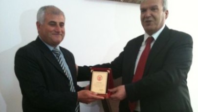 Kaymakamı Keserden STK Temsilcilerine Plaket