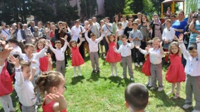 MİNİK ÖĞRENCİLERDEN BÜYÜK GÖSTERİ