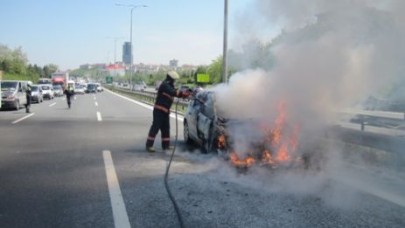 Tem Otoyolunda Araç Yandı