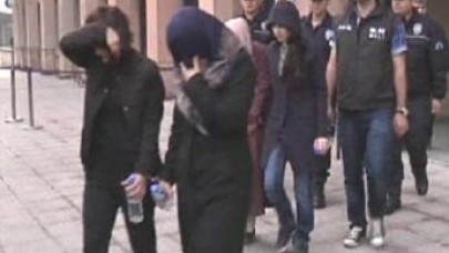 İşini Gören Memura Rüşvet; Hayat Kadını