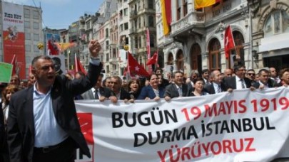 ONBİNLERCE CHP’Lİ 19 MAYIS’I TAKSİM’DE KUTLADI