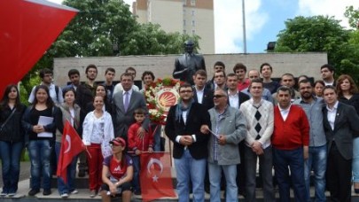 YASAĞA RAĞMEN BAYRAM COŞKUSU