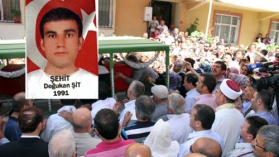 ESENYURT ŞEHİDİNE AĞLADI