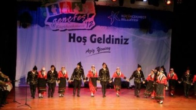GELECEĞİN SANATÇILARI SAHNEYE ÇIKTI.GENÇLİĞİN COŞKUSU “GENÇFEST12” DE YAŞANDI.