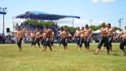 SİLİVRİ ER MEYDANINDA 400’E YAKIN GÜREŞÇİ YARIŞTI