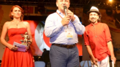 YEREL SANATÇILARIN PERFORMANSI GÖZ DOLDURDU